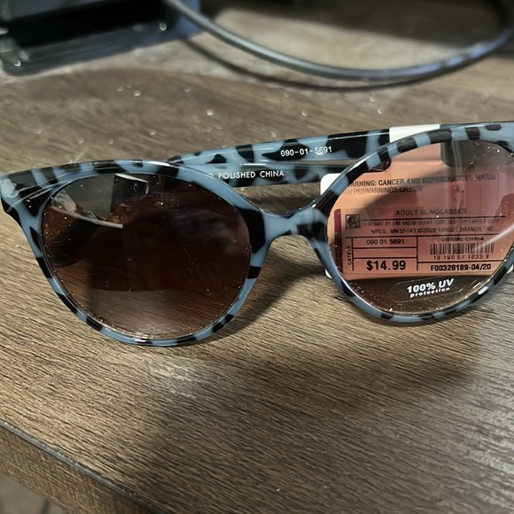 💕♣️Blue & Black Print Sunglasses NWT - Picture 3 of 6